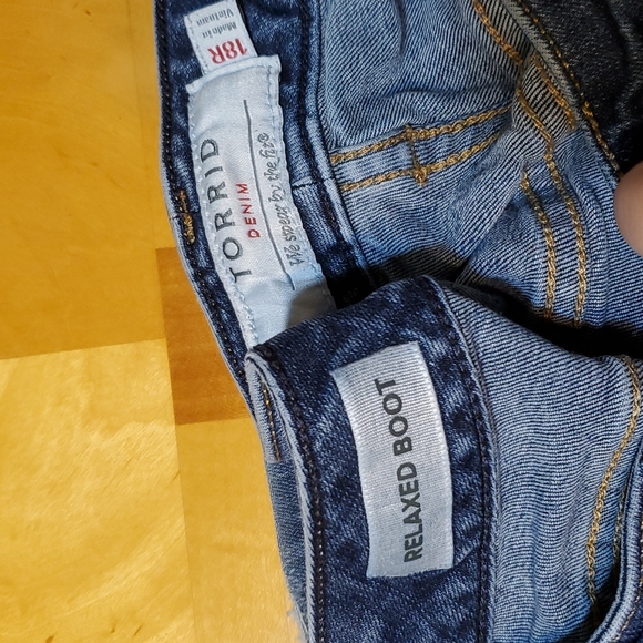Women's size 18 boot cut Torrid jeans - Picture 2 of 4